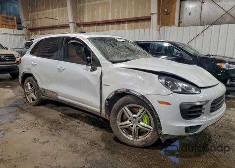 2016 Porsche Cayenne Se Hybrid z USA, uszkodzony, nr VIN WP1AE2A22GLA58345